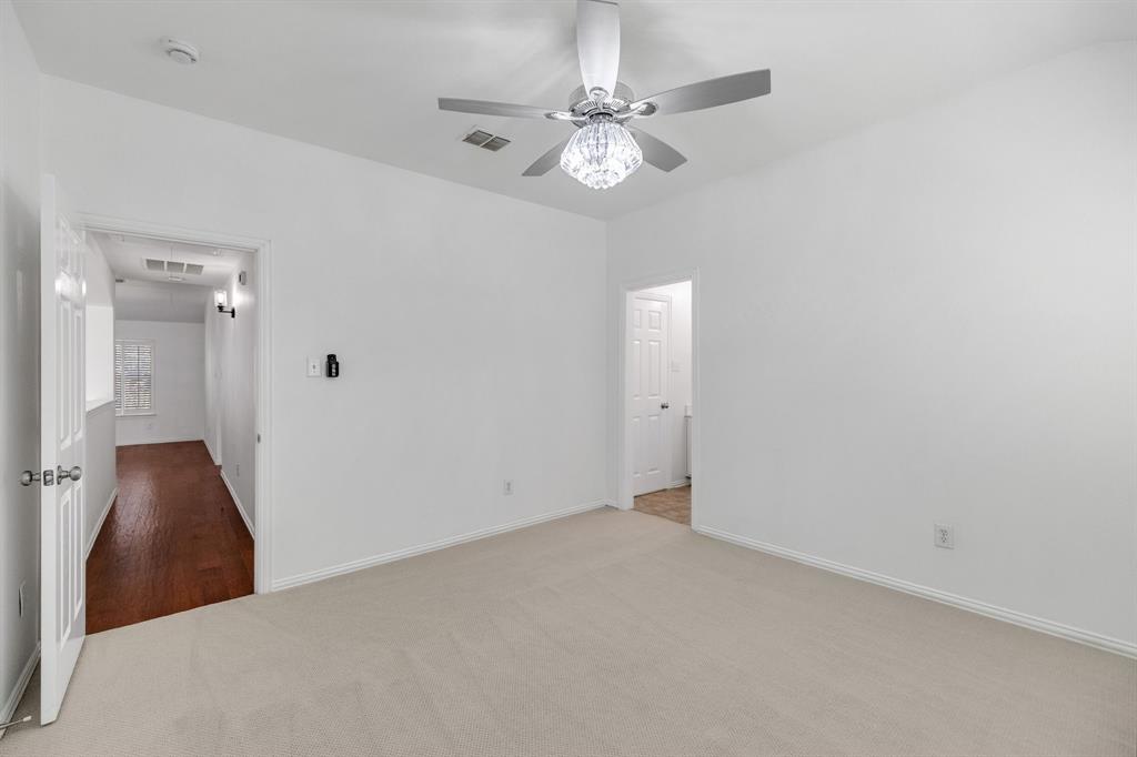 Neutral tone carpet flooring
