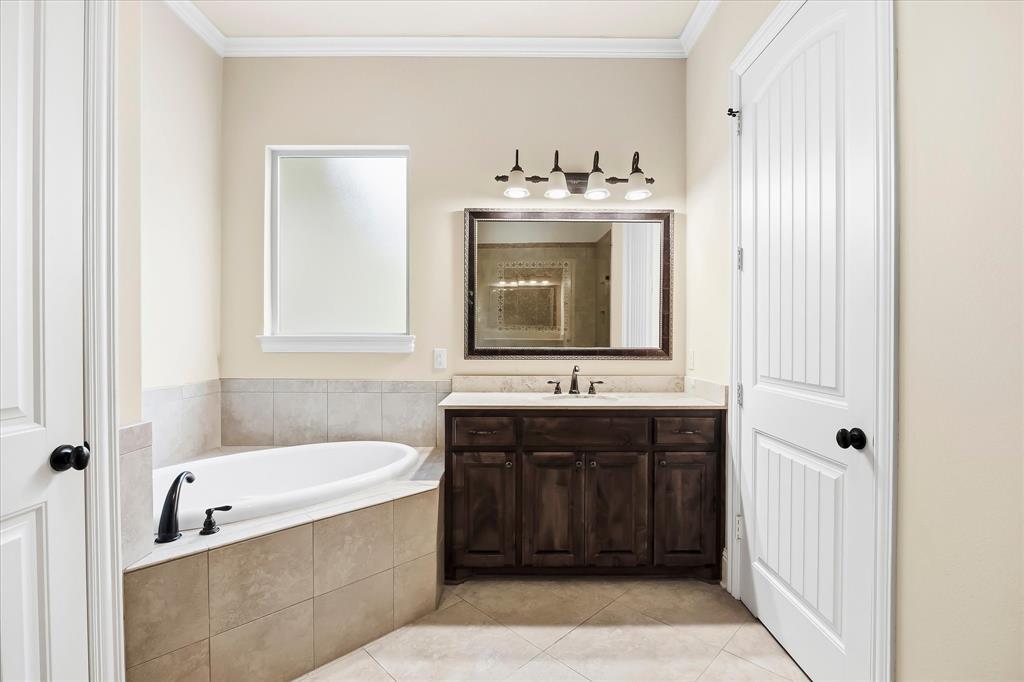 Guest Residence Ensuite Bath