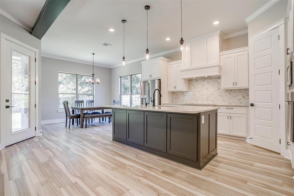 908 Meadowlark Lane, Granbury, TX 76048