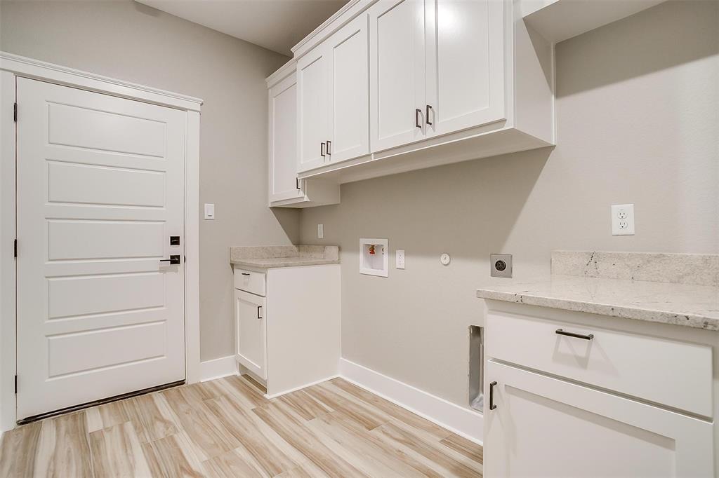 908 Meadowlark Lane, Granbury, TX 76048