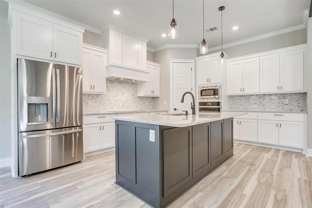 908 Meadowlark Lane, Granbury, TX 76048