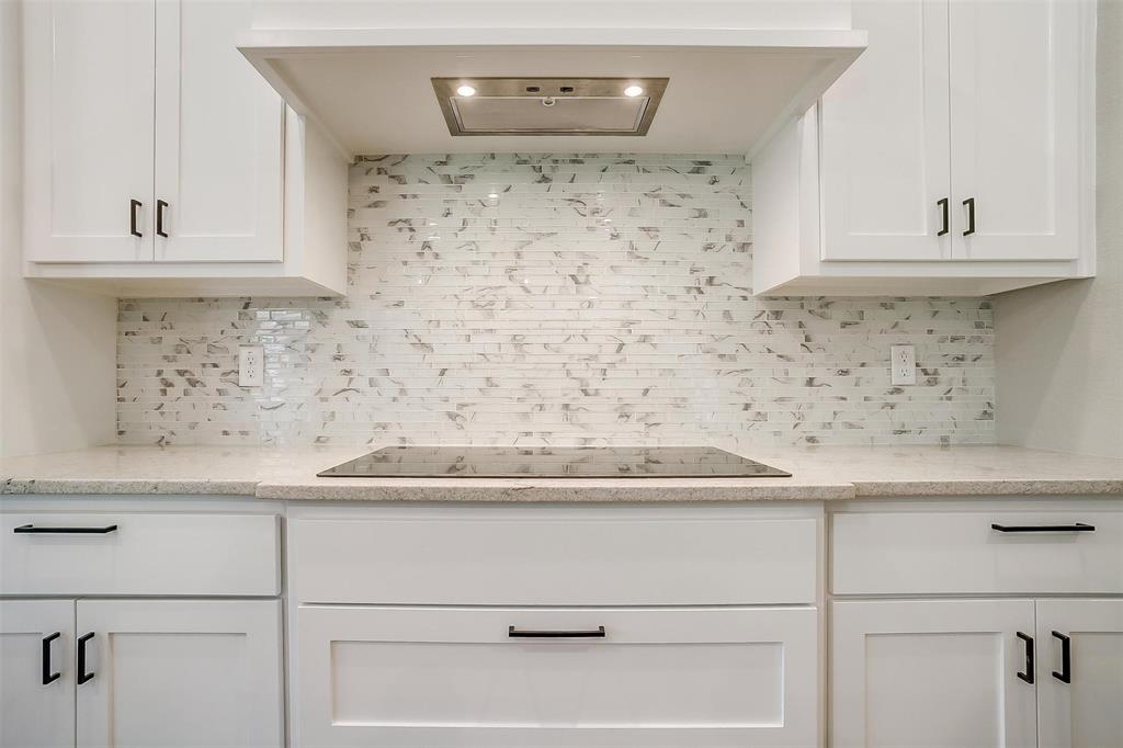 908 Meadowlark Lane, Granbury, TX 76048
