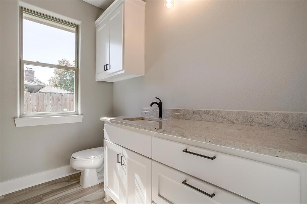 908 Meadowlark Lane, Granbury, TX 76048