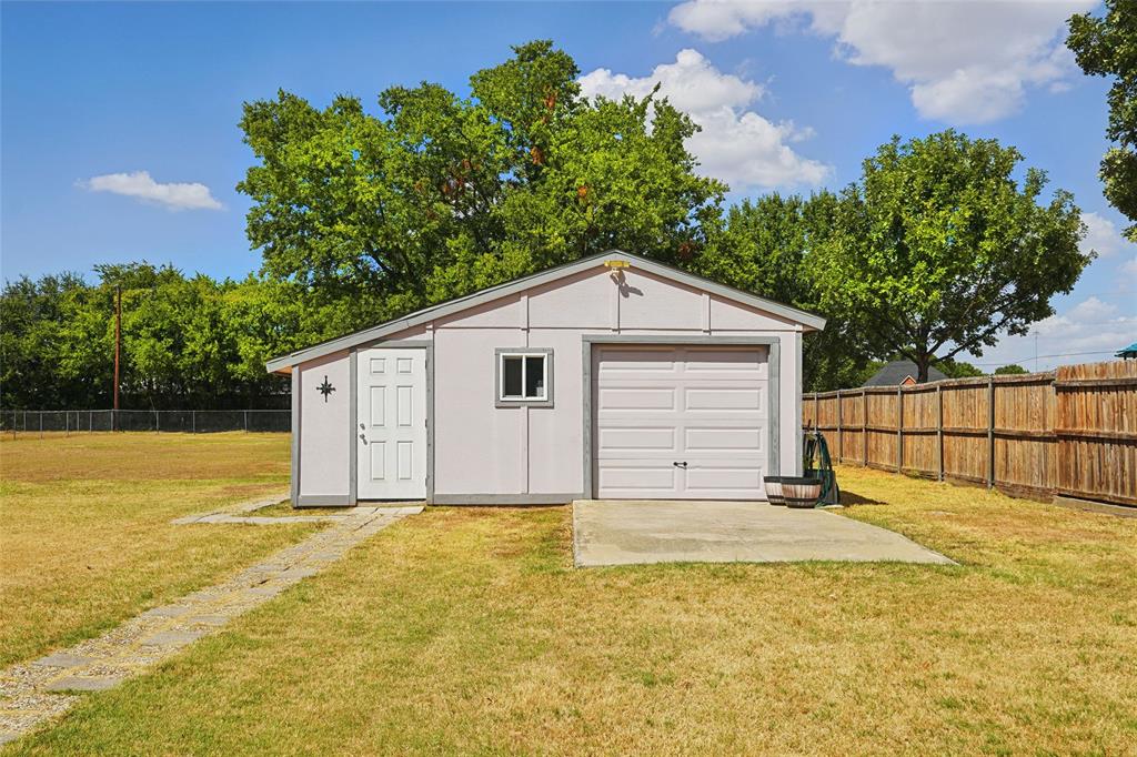 1710 Vineyard Road, Grand Prairie, TX 75052