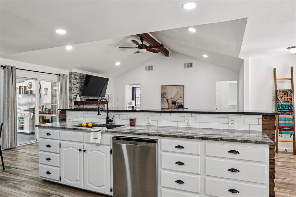 1710 Vineyard Road, Grand Prairie, TX 75052