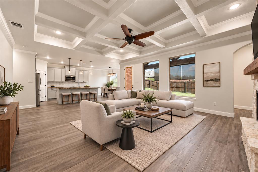 5002 Wearing Way Drive, Granbury, TX 76049