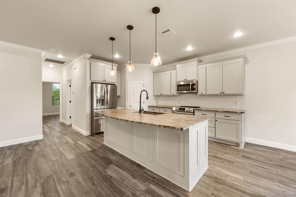 5002 Wearing Way Drive, Granbury, TX 76049