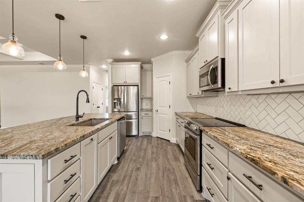 5002 Wearing Way Drive, Granbury, TX 76049