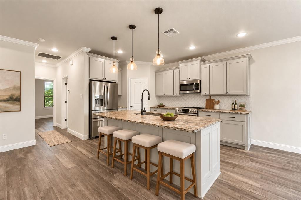 5002 Wearing Way Drive, Granbury, TX 76049