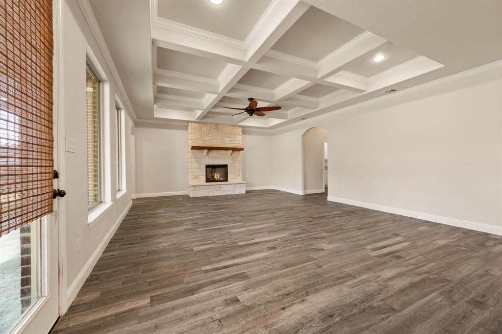 5002 Wearing Way Drive, Granbury, TX 76049