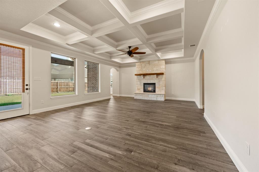 5002 Wearing Way Drive, Granbury, TX 76049