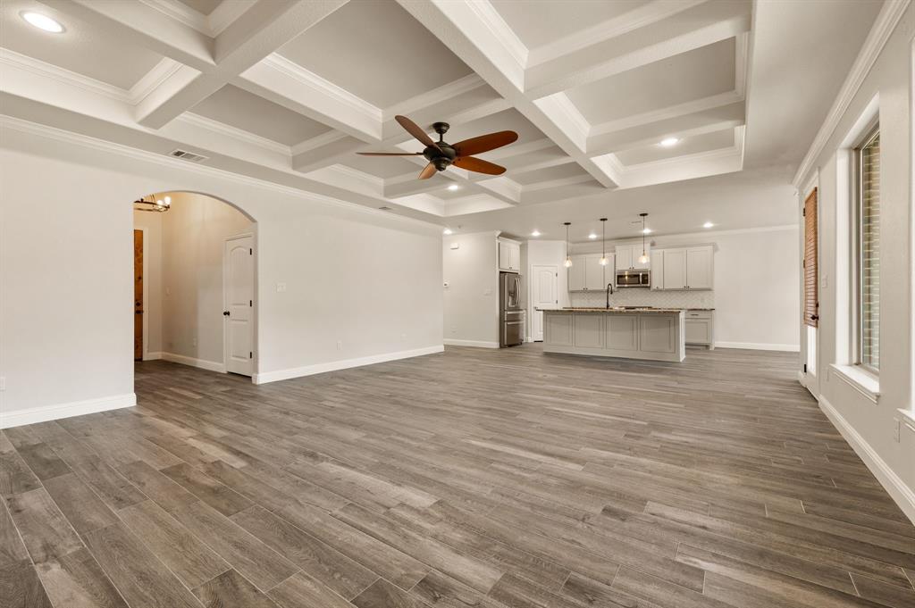5002 Wearing Way Drive, Granbury, TX 76049