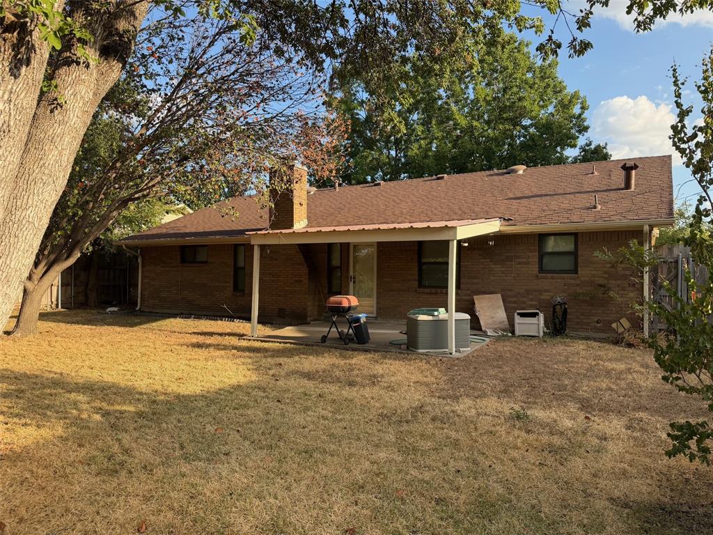 1125 Storyglen Street, Irving, TX 75062