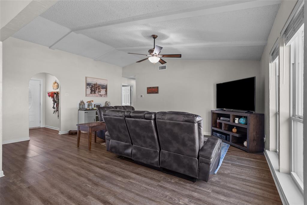 2621 Elk Grove Road, Carrollton, TX 75007 2621 Elk Grove Road, Carrollton, TX 75007