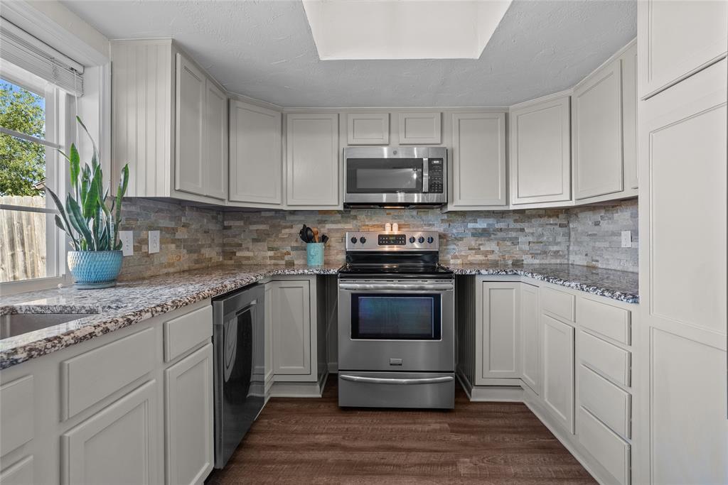 2621 Elk Grove Road, Carrollton, TX 75007 2621 Elk Grove Road, Carrollton, TX 75007