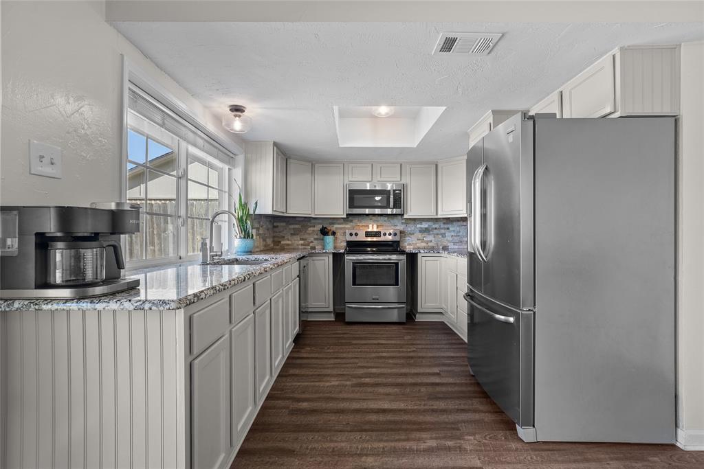 2621 Elk Grove Road, Carrollton, TX 75007 2621 Elk Grove Road, Carrollton, TX 75007