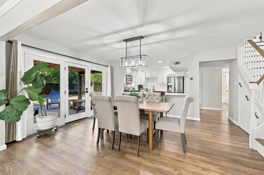 Open dining area flowing into the main living space