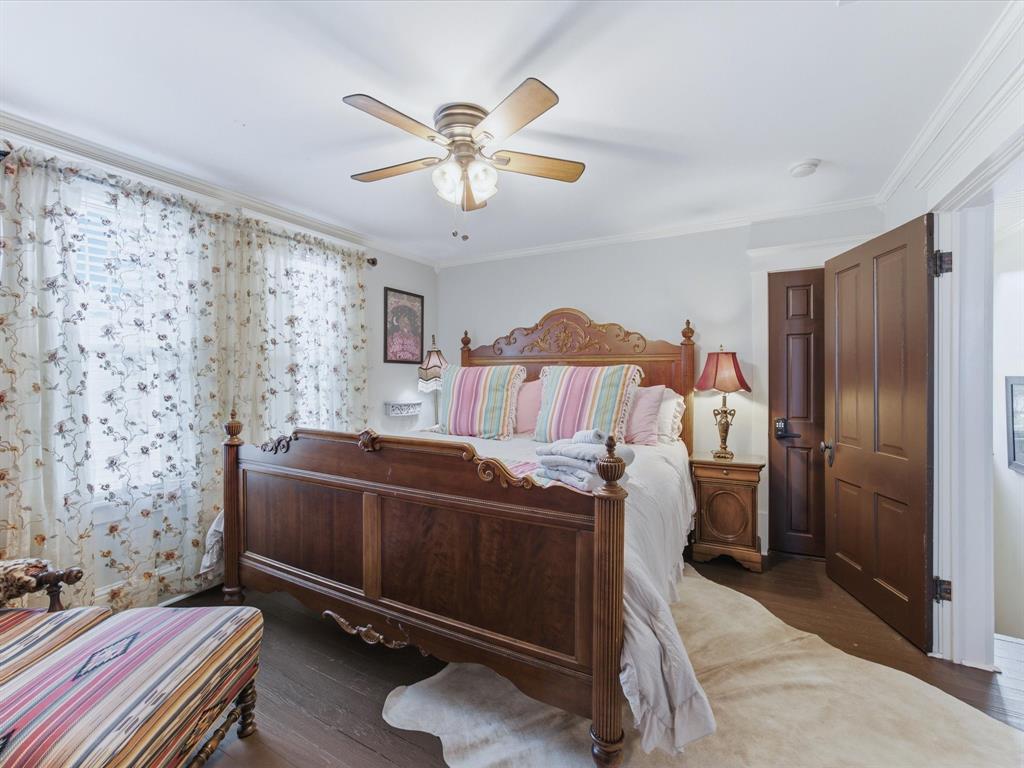 322 W Bridge Street, Granbury, TX 76048