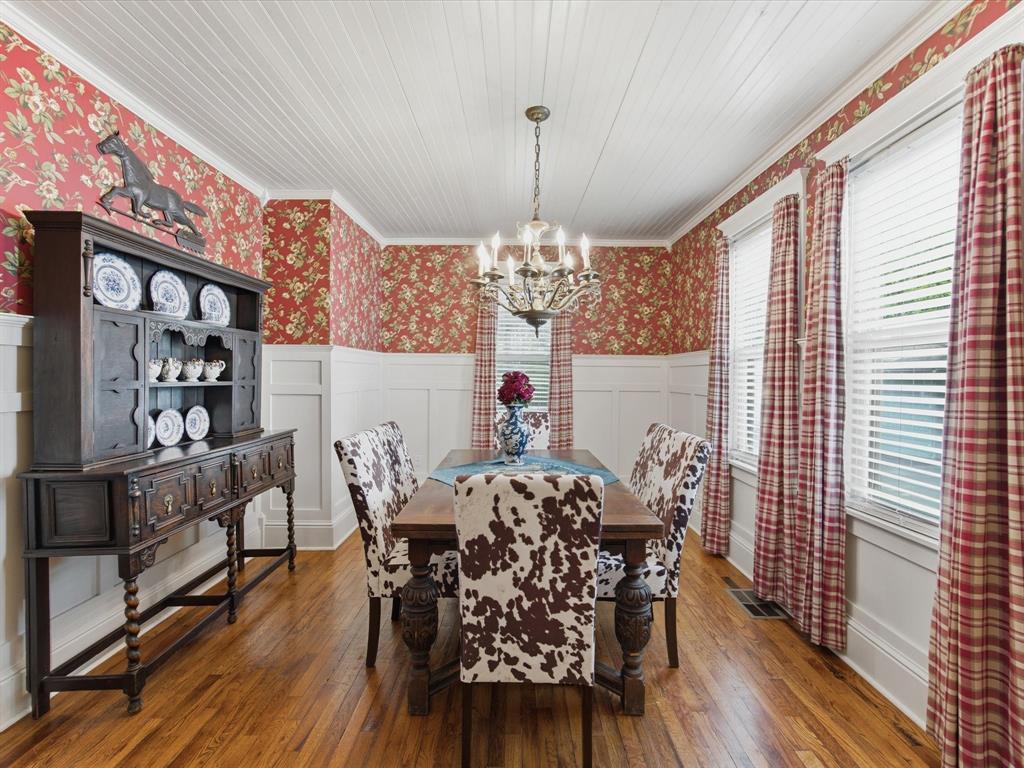 322 W Bridge Street, Granbury, TX 76048