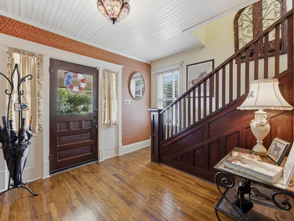 322 W Bridge Street, Granbury, TX 76048