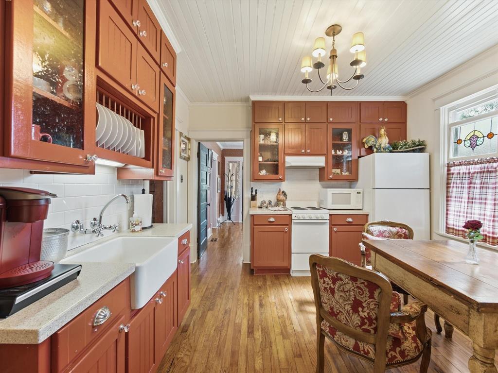 322 W Bridge Street, Granbury, TX 76048