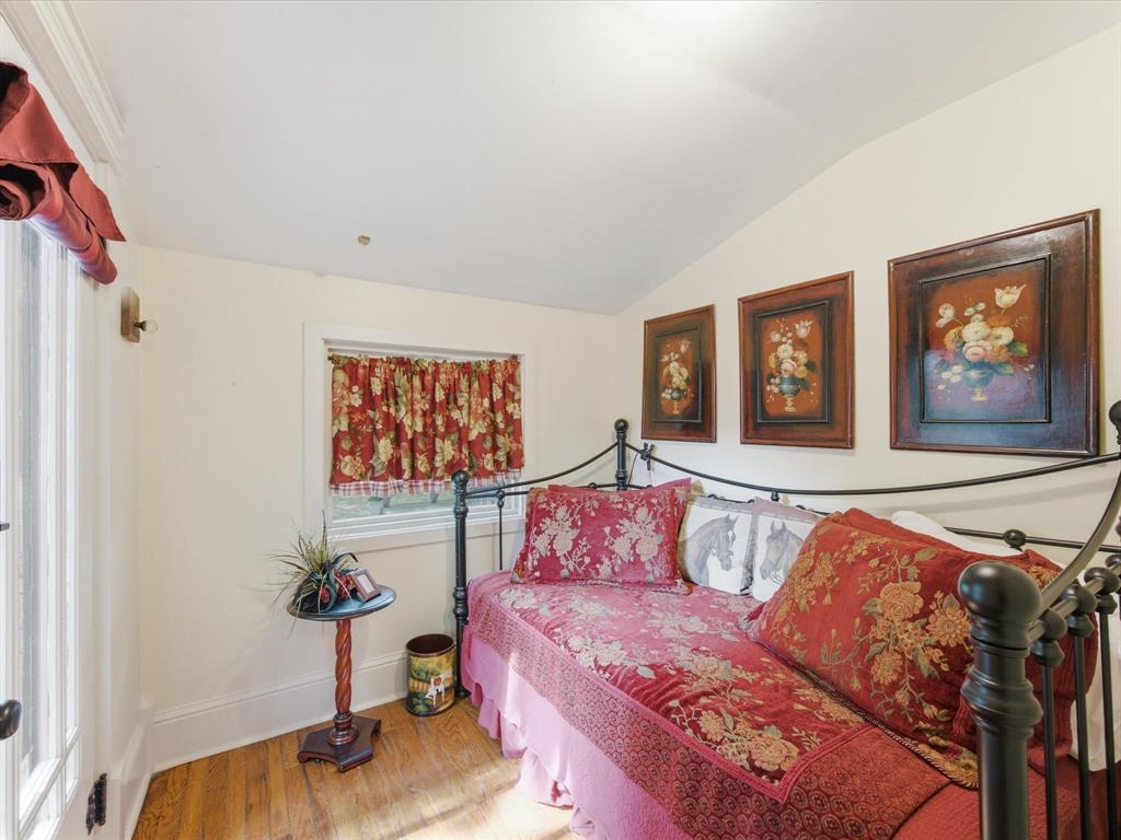 322 W Bridge Street, Granbury, TX 76048