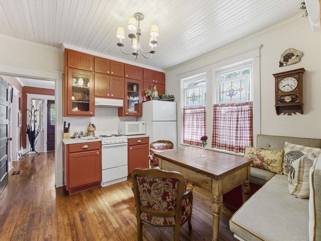 322 W Bridge Street, Granbury, TX 76048