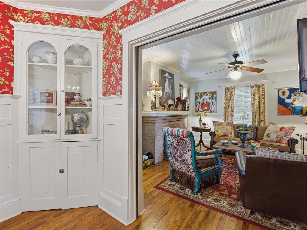 322 W Bridge Street, Granbury, TX 76048