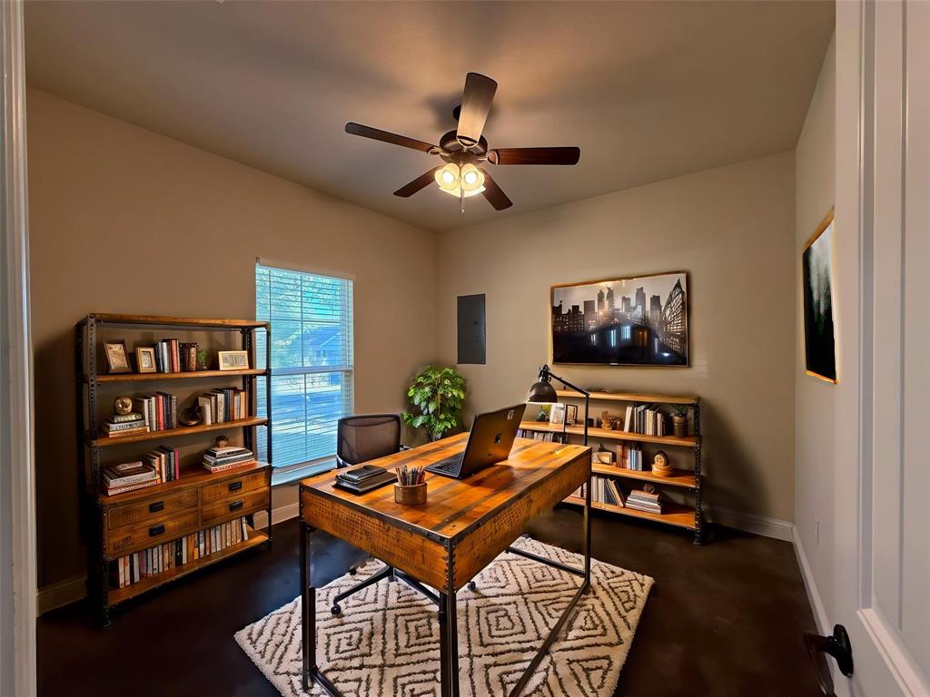VIRTUAL STAGED - One of the spare bedrooms makes for a great office