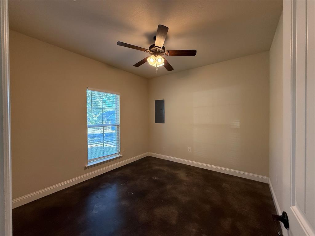 402 W Avenue C, Waxahachie, TX 75165