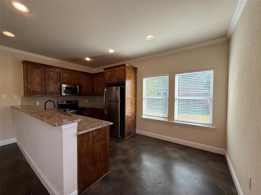 402 W Avenue C, Waxahachie, TX 75165