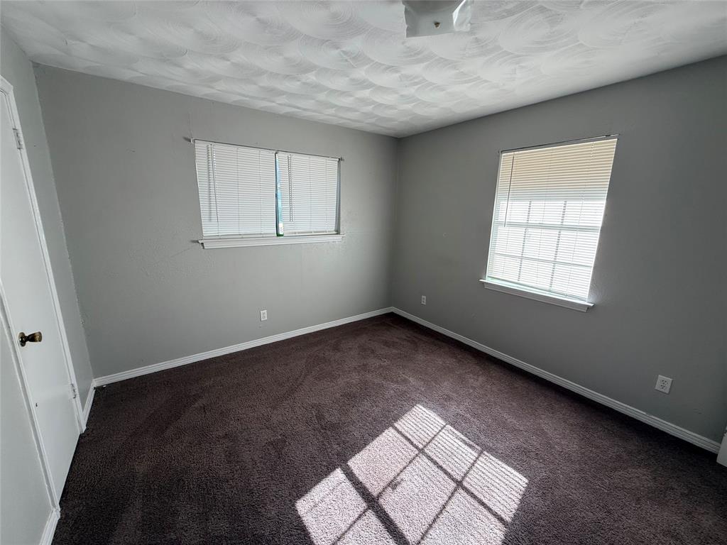 301 Lakewood Drive, DeSoto, TX 75115