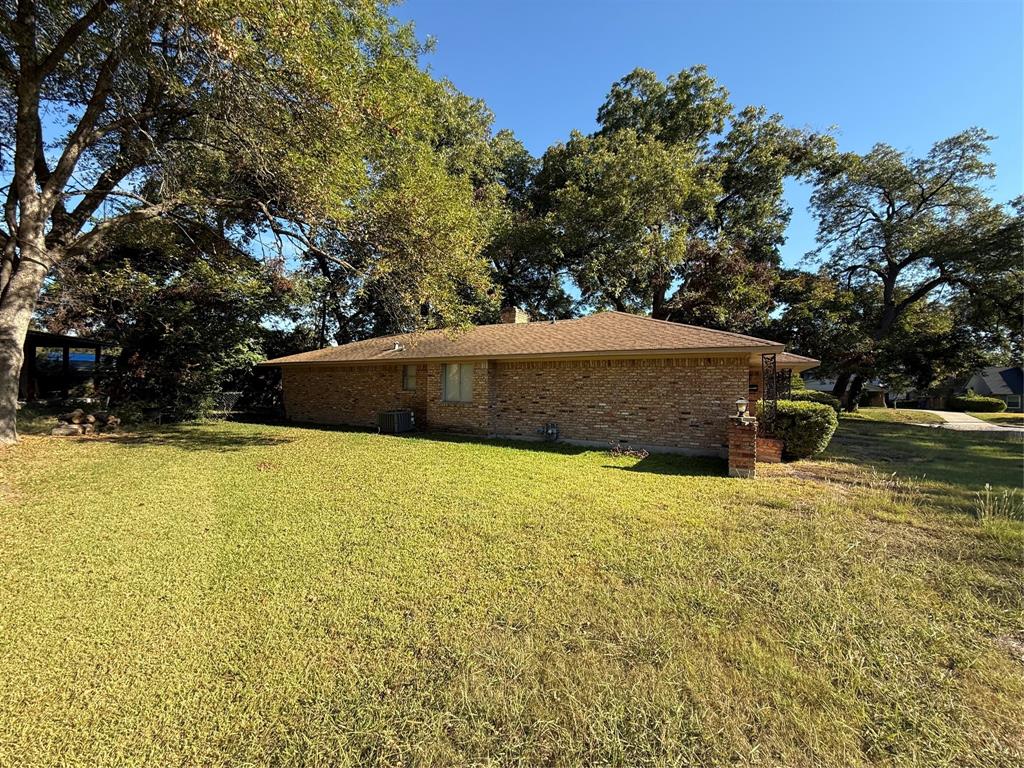 301 Lakewood Drive, DeSoto, TX 75115