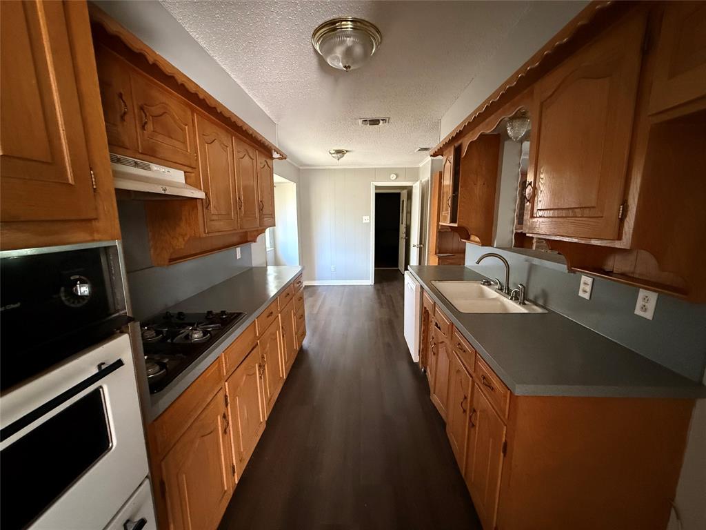 301 Lakewood Drive, DeSoto, TX 75115