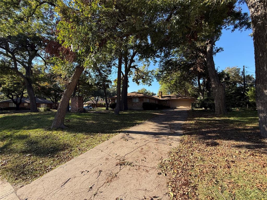 301 Lakewood Drive, DeSoto, TX 75115