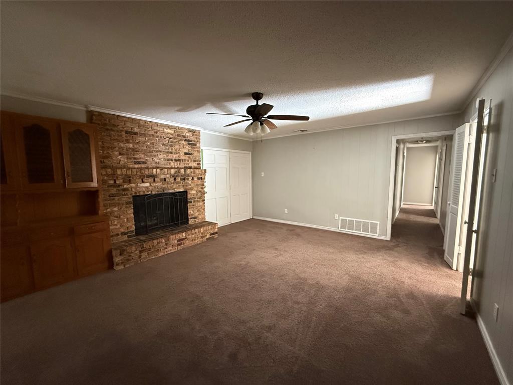 301 Lakewood Drive, DeSoto, TX 75115