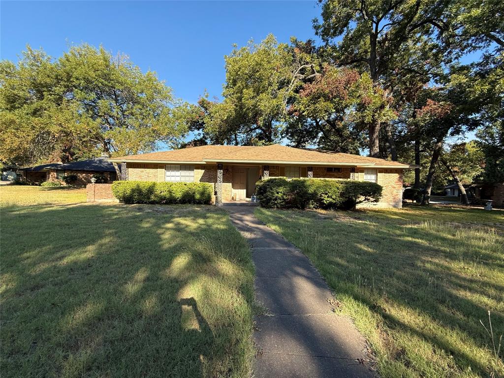 301 Lakewood Drive, DeSoto, TX 75115 301 Lakewood Drive, DeSoto, TX 75115