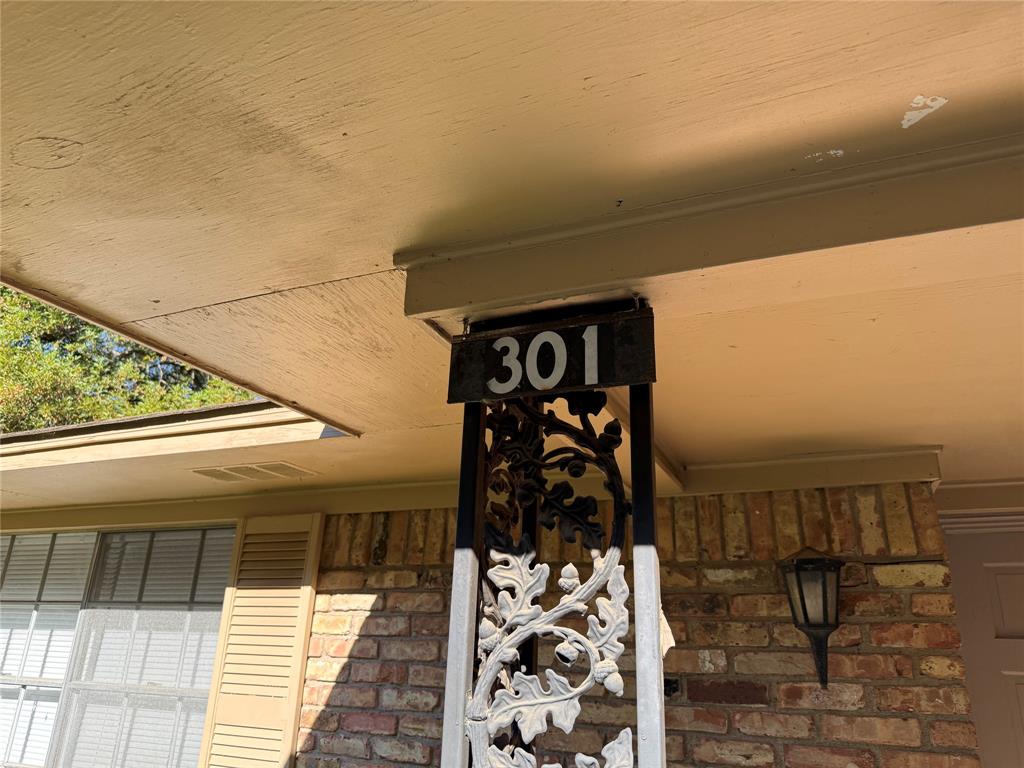 301 Lakewood Drive, DeSoto, TX 75115