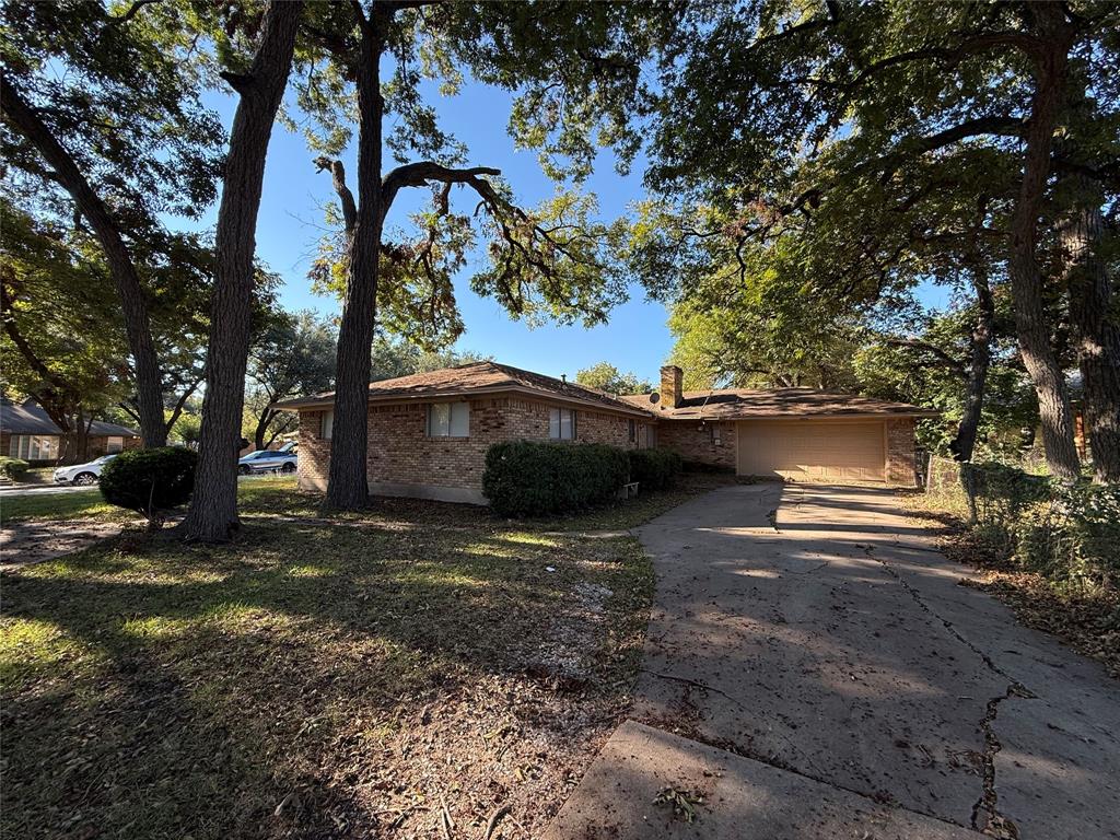 301 Lakewood Drive, DeSoto, TX 75115