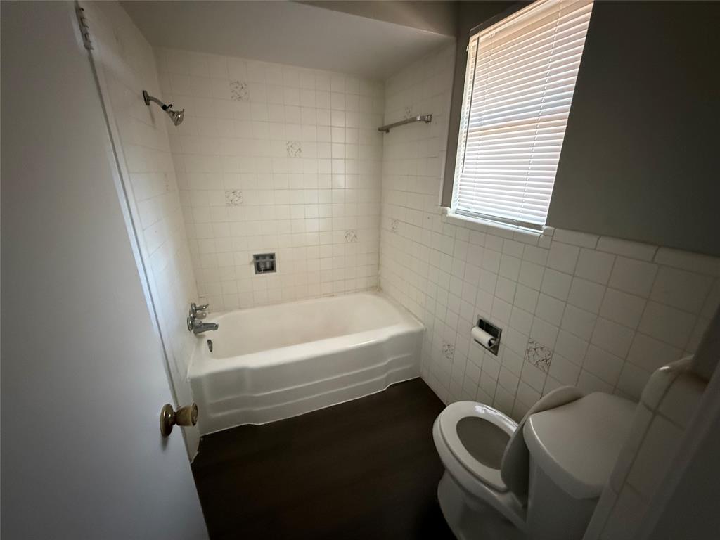 301 Lakewood Drive, DeSoto, TX 75115