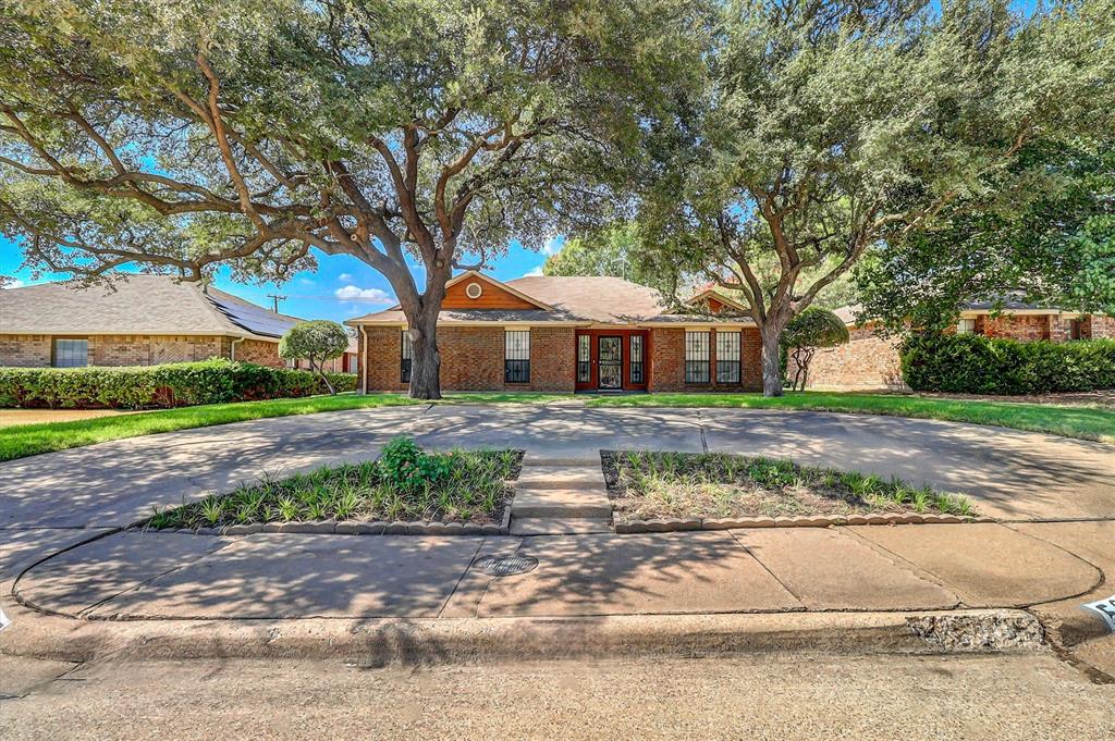 5235 Clover Haven Street, Dallas, TX 75227