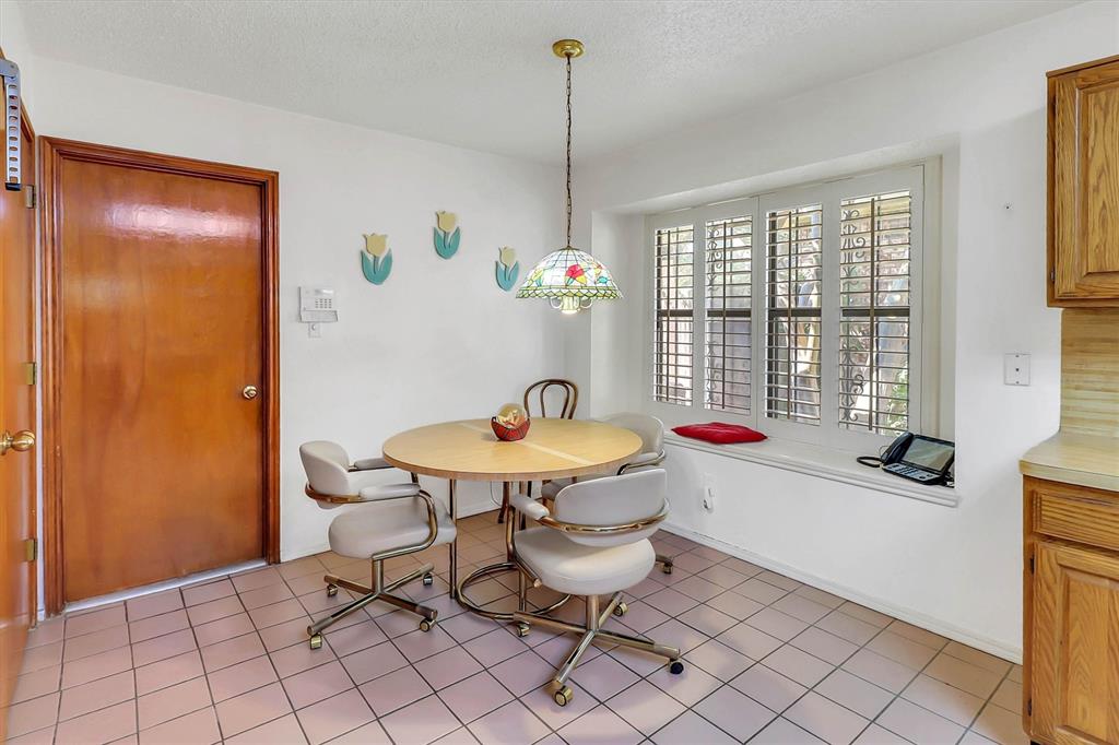 5235 Clover Haven Street, Dallas, TX 75227