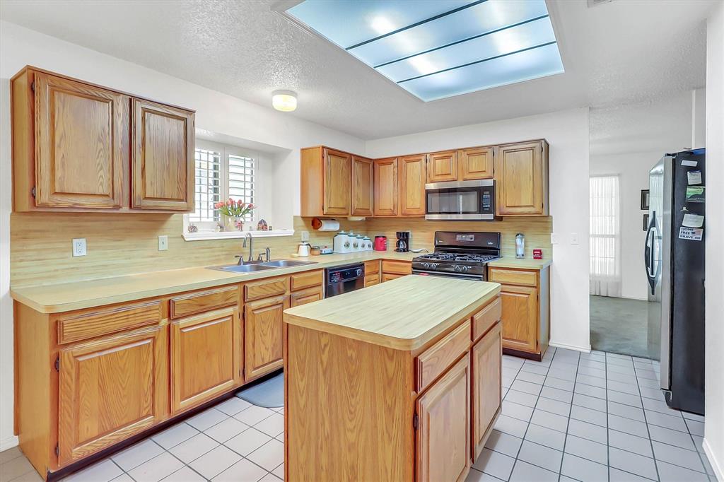 5235 Clover Haven Street, Dallas, TX 75227