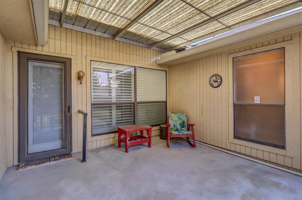 5235 Clover Haven Street, Dallas, TX 75227