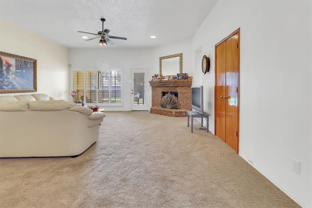 5235 Clover Haven Street, Dallas, TX 75227