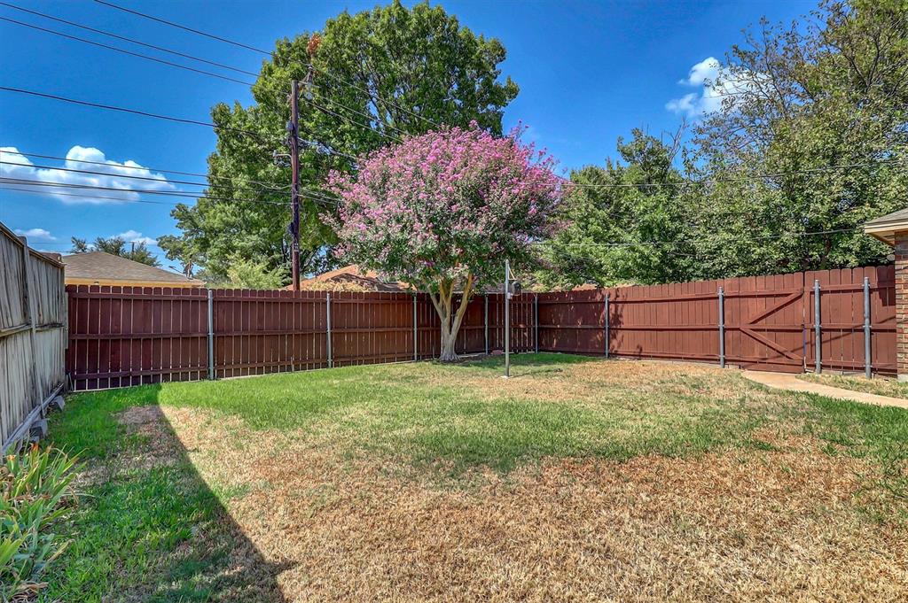 5235 Clover Haven Street, Dallas, TX 75227