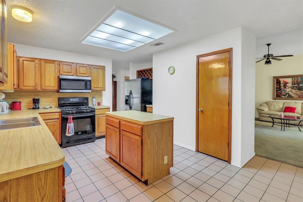 5235 Clover Haven Street, Dallas, TX 75227