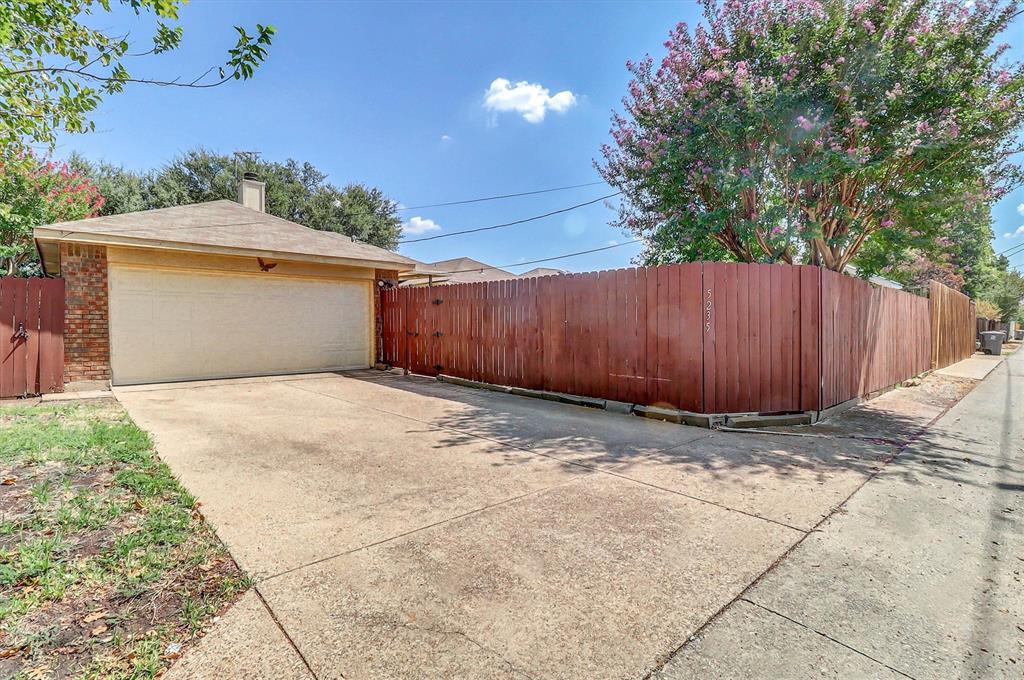 5235 Clover Haven Street, Dallas, TX 75227