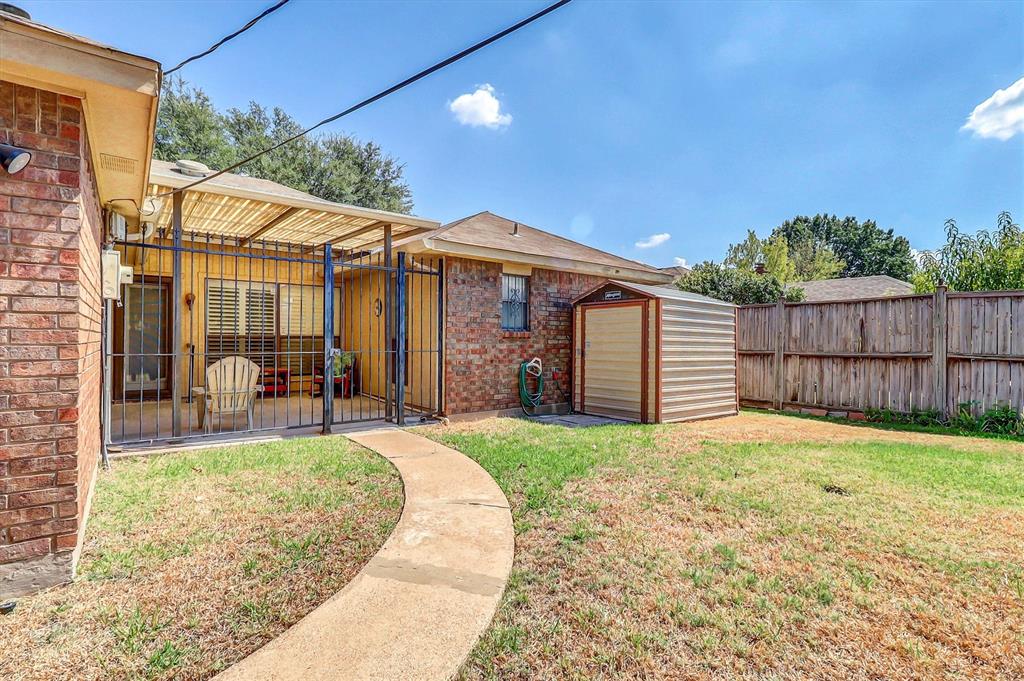 5235 Clover Haven Street, Dallas, TX 75227