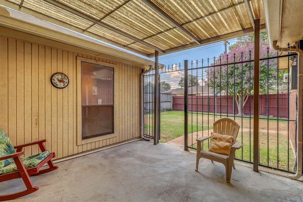 5235 Clover Haven Street, Dallas, TX 75227